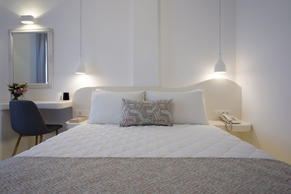 Standard Double or Twin Room - Photo 8