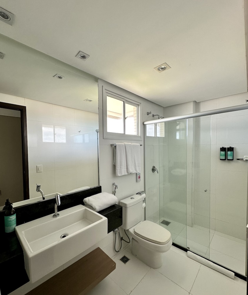 Deluxe Room, Pool View thumbnail 6