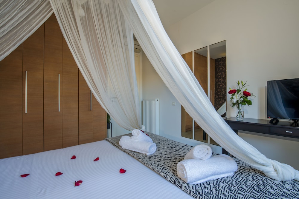 Artdeco Luxury Suites #A2 photo 3