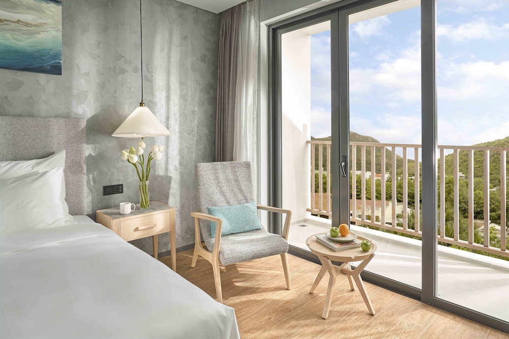 Deluxe Double Room, 1 King Bed, Balcony, Garden View - Photo 4