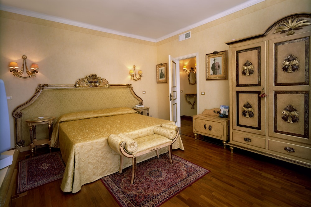 Deluxe Room - Photo 5