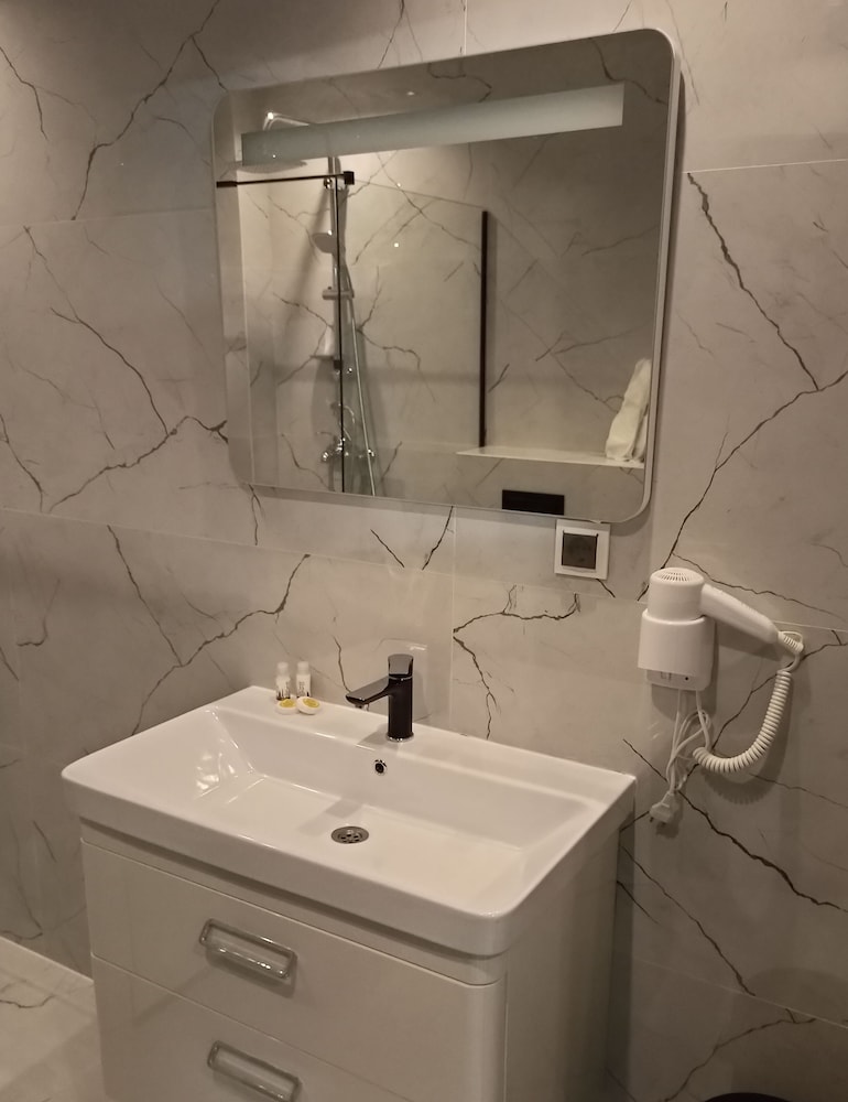 Basic Apartment - Photo 3