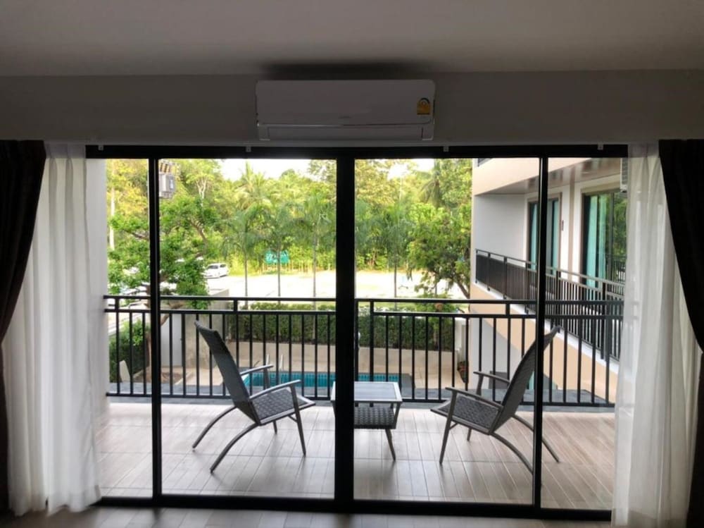 Grand Deluxe Pool View - Photo 7