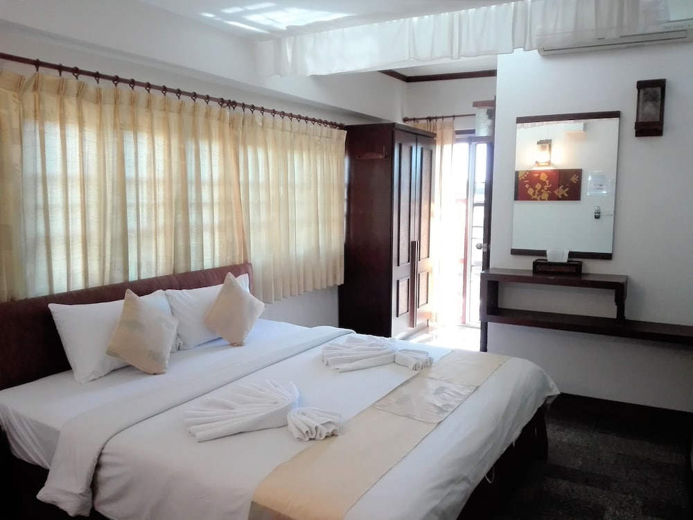 Standard Double Room (Shower) - Photo 4