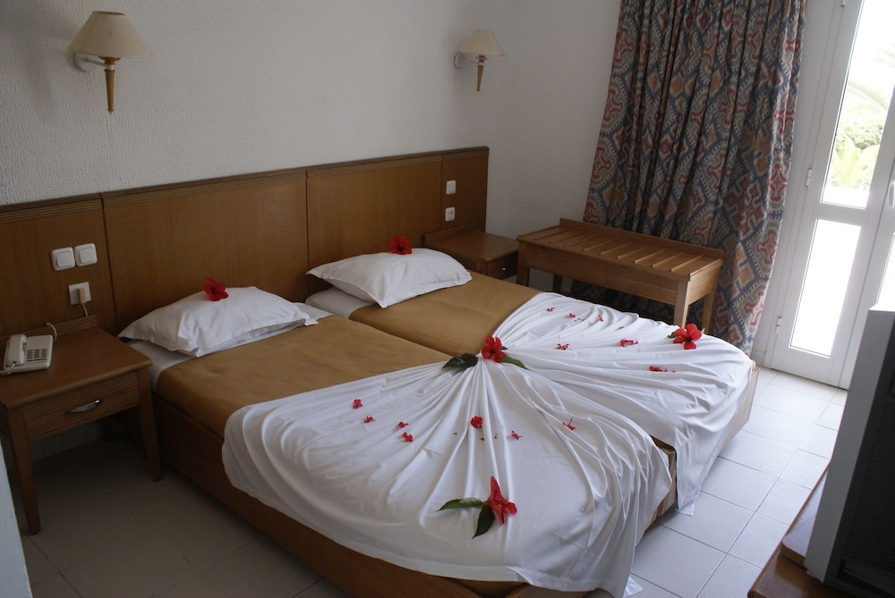 Quintuple Room (3 Adults + 2 Children) - Photo 3
