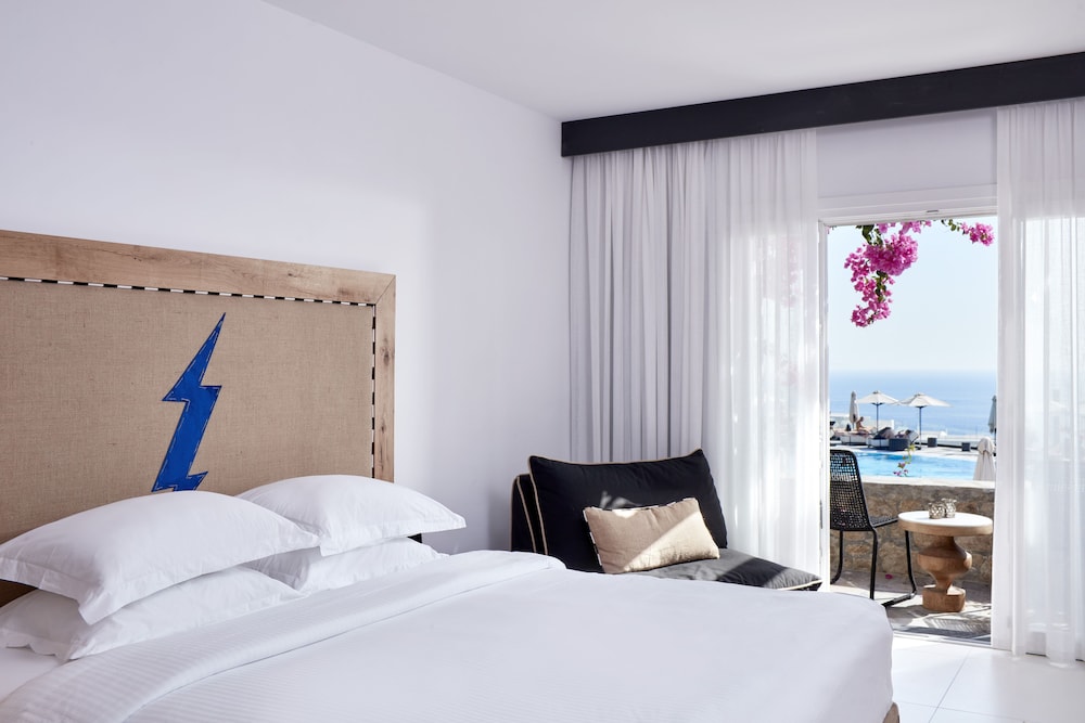 Premium Room - Photo 9