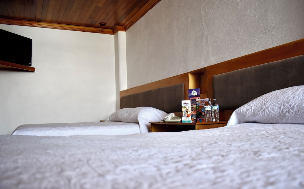 Deluxe Triple Room, City View photo 1