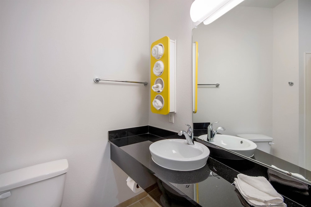 Standard Suite, 1 King Bed, Non Smoking, Kitchenette - Photo 5