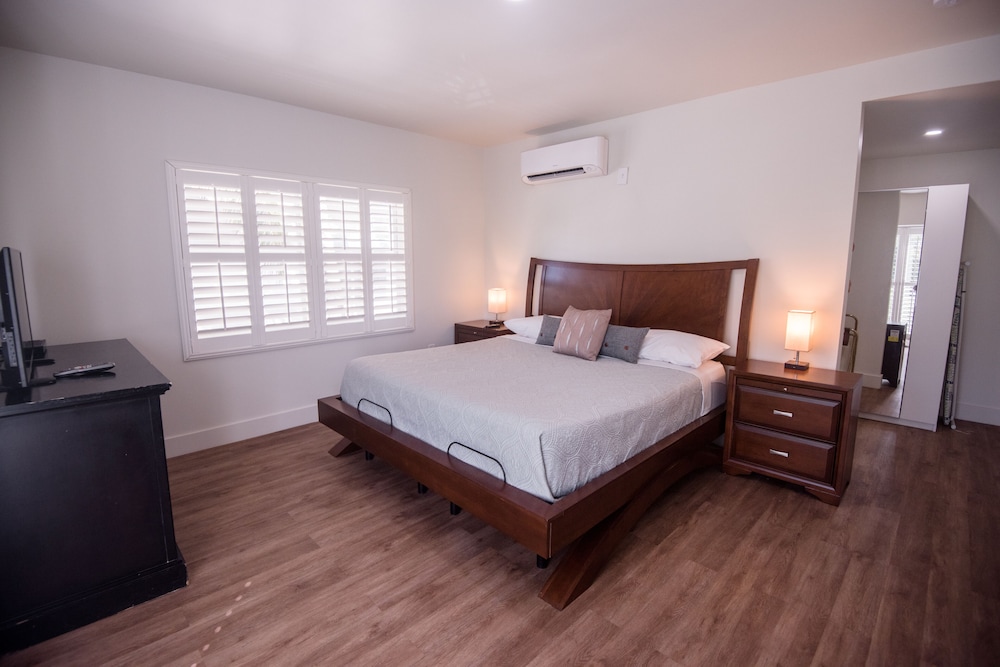 Suite, 1 King Bed photo 3