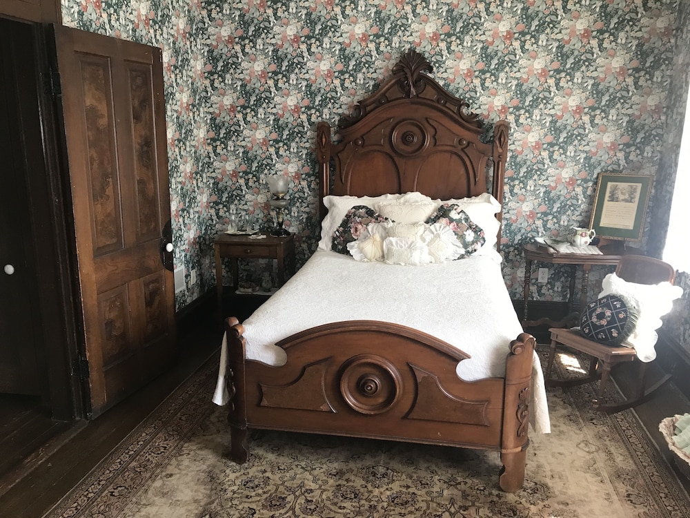 Hoffmann Room photo 1