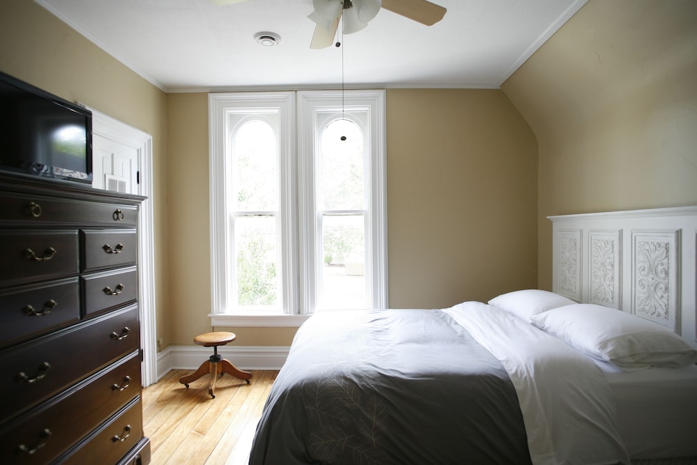 Deluxe Room, 1 Queen Bed, Connecting Rooms photo 2