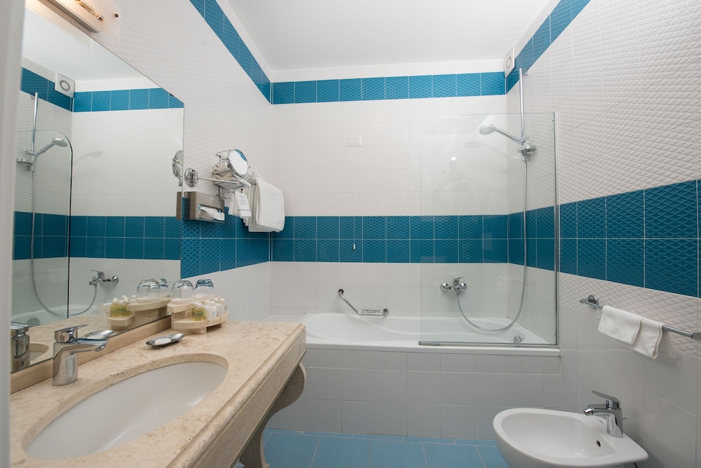 Standard Room - Photo 10