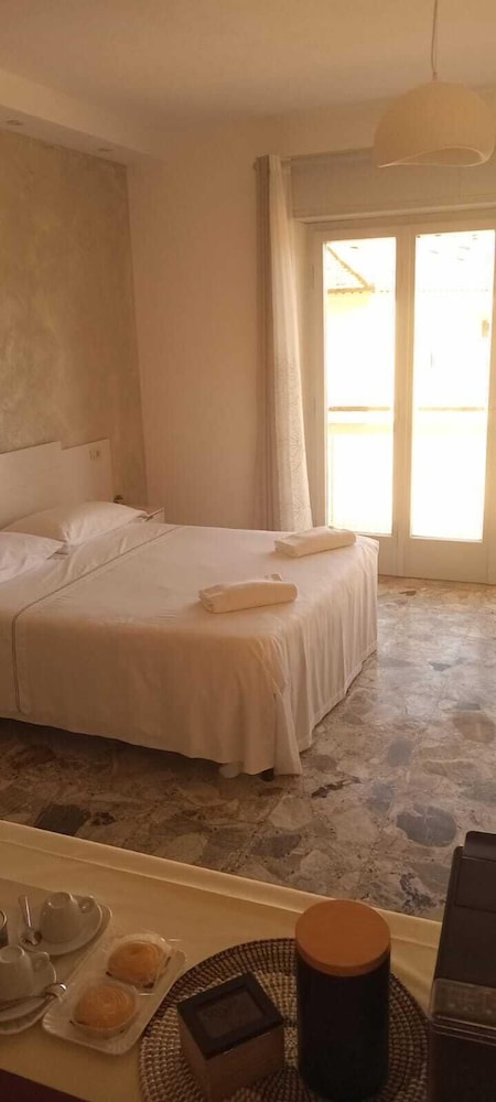 Superior Room, Balcony, Partial Sea View photo 3