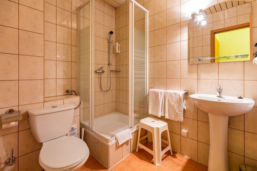Classic Twin Room, 2 Twin Beds - Photo 4