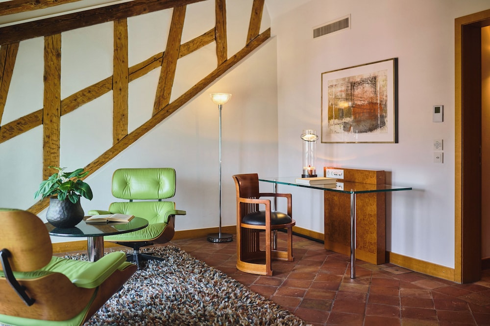 Room (Design Queen Superior)