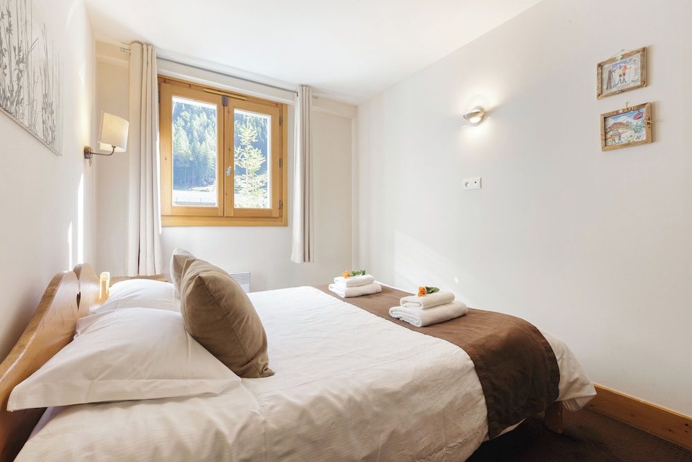 Family Apartment, Multiple Bedrooms (Vallorcine Loriaz 13 ski in / ski out) Family Apartment, Multiple Bedrooms (Vallorcine Loriaz 13 ski in / ski out)