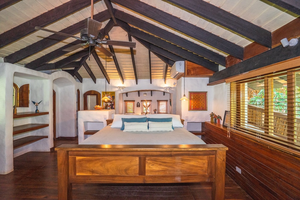 Suite, 1 King Bed, Ocean View (Luna Suite)