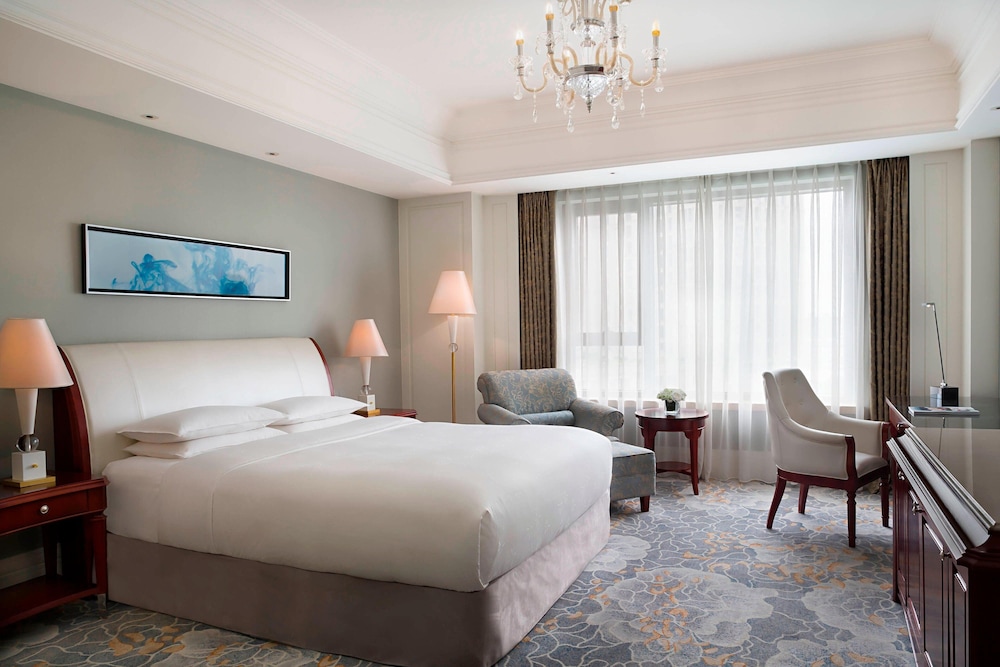 Deluxe Room, 1 King Bed - Photo 1