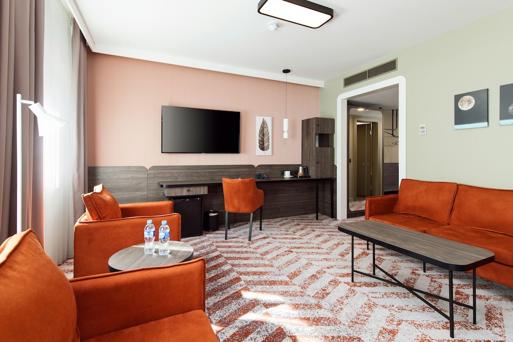 Suite - Photo 3