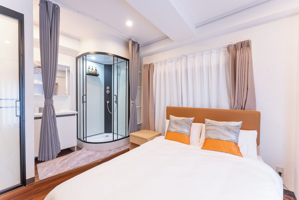 Deluxe Room, Non Smoking (Queen)