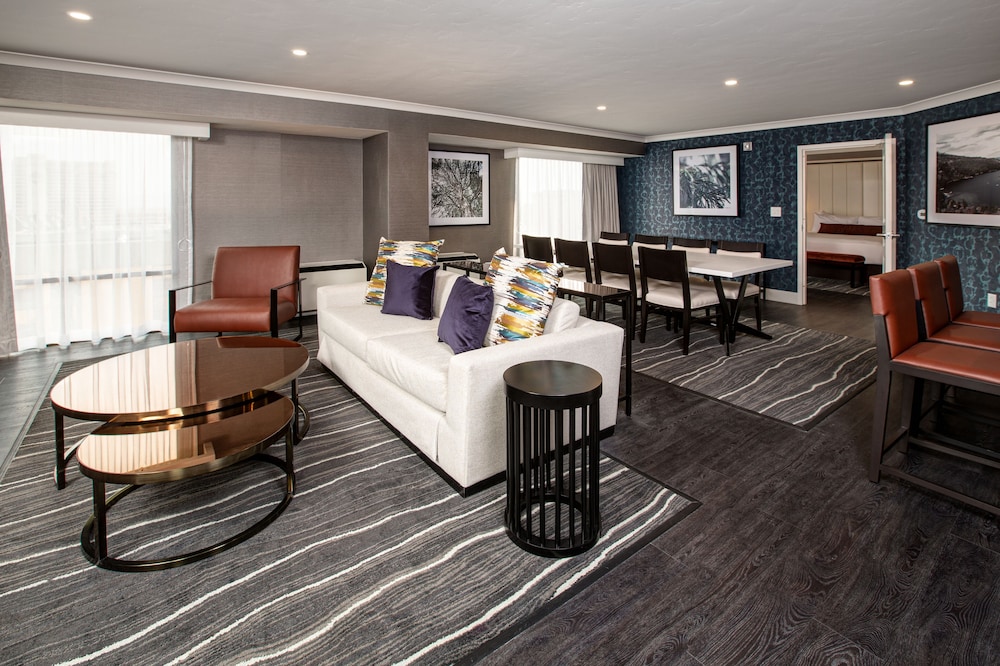 Aspen Tower Signature Suite II ADA photo 2