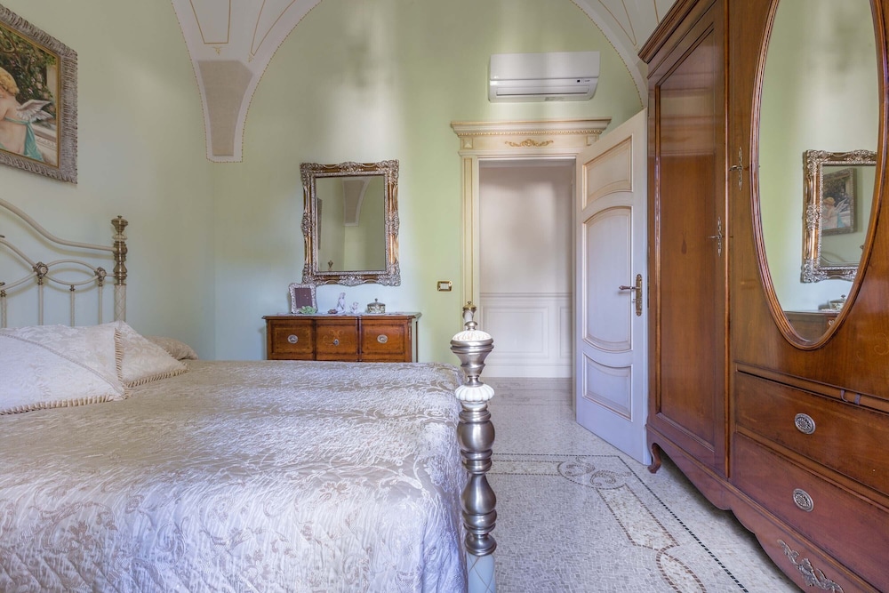 Villa photo 1