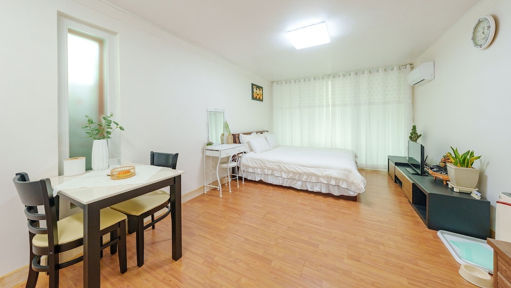 Basic Room, 1 Bedroom (blue 101)