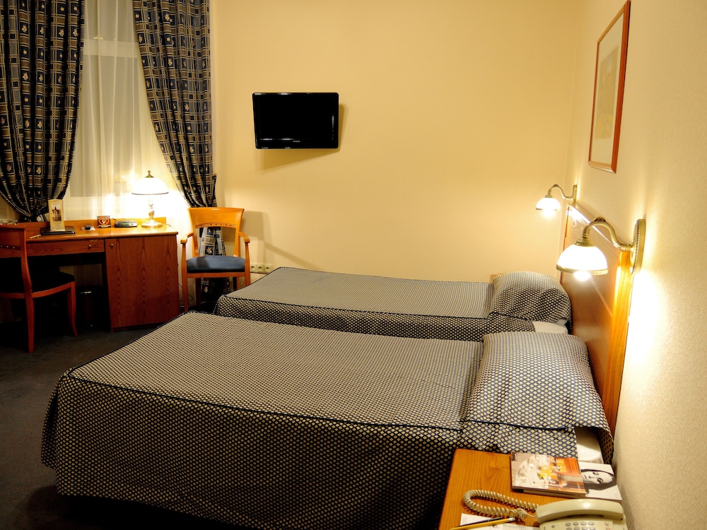 Standard Room photo 2