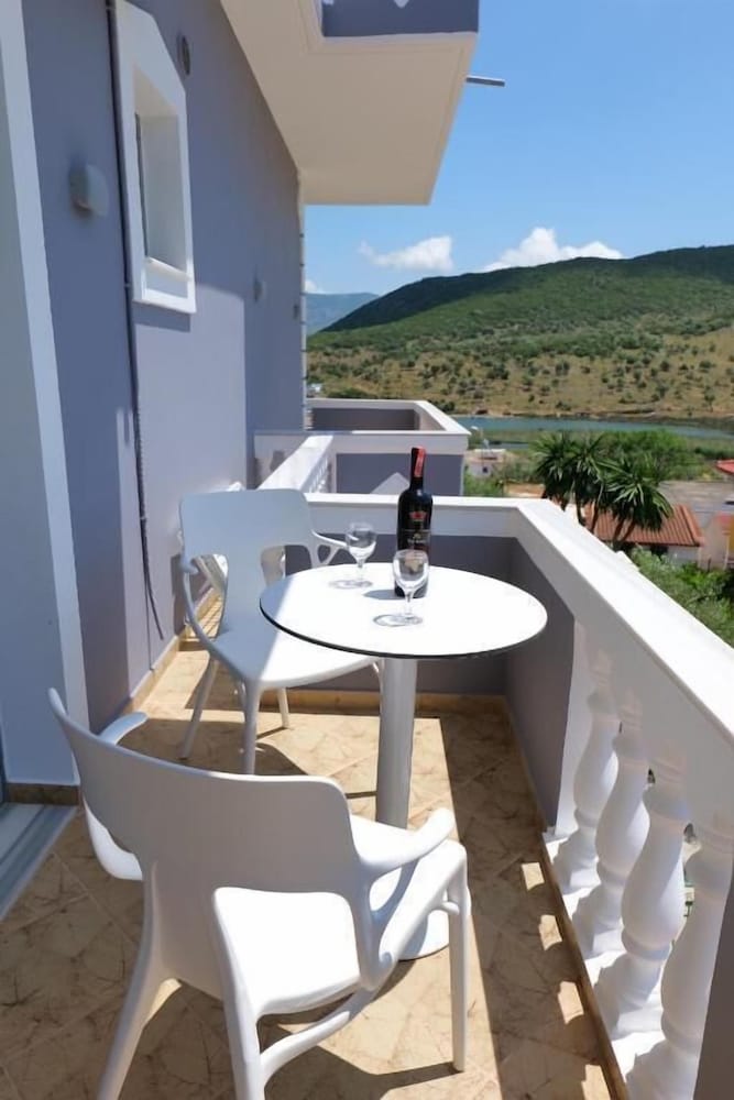 Superior Quadruple Room, Balcony, Side Lake View