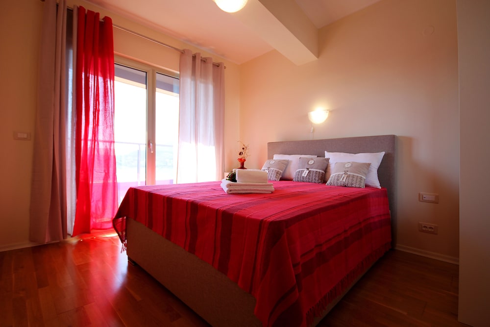 Luxury Apartment, Sea View
