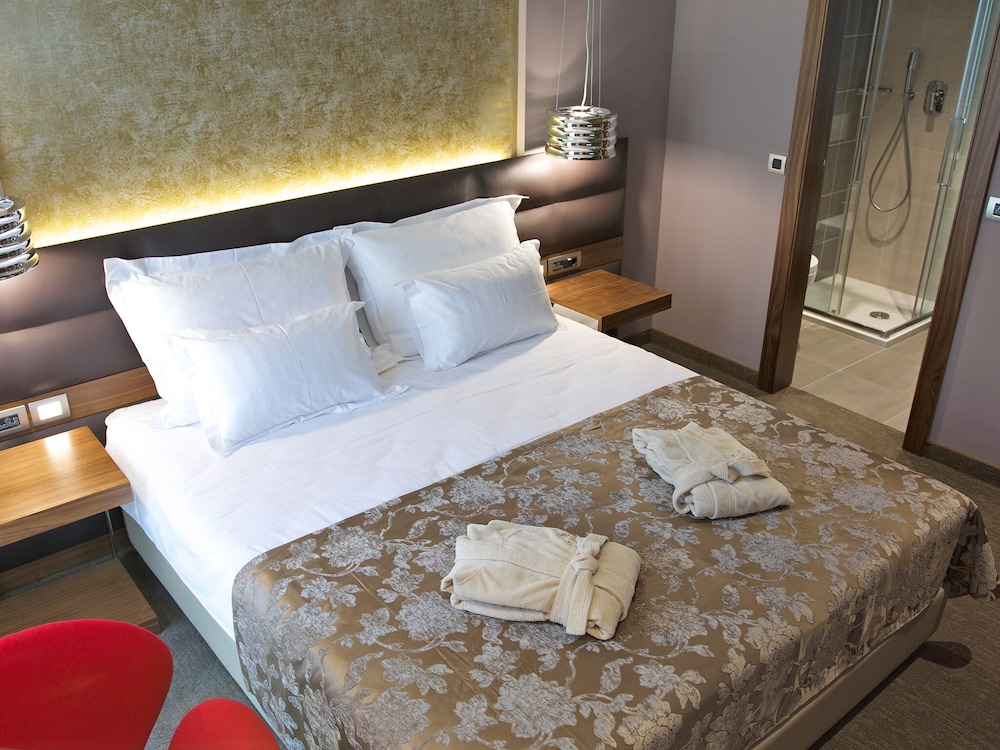 Economy Double Room (French window)