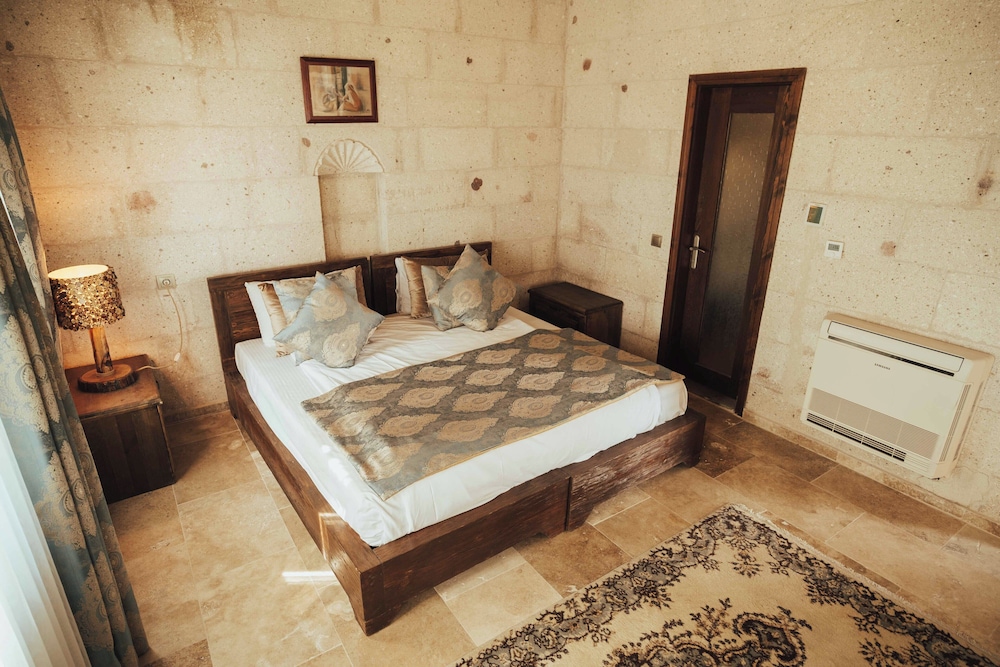 Standard Cave or Stone Room - Photo 16