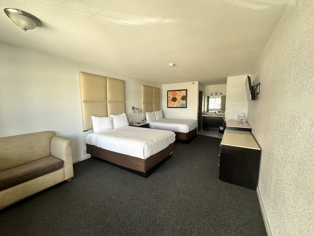 Standard Room, 2 Double Beds, Non Smoking photo 1