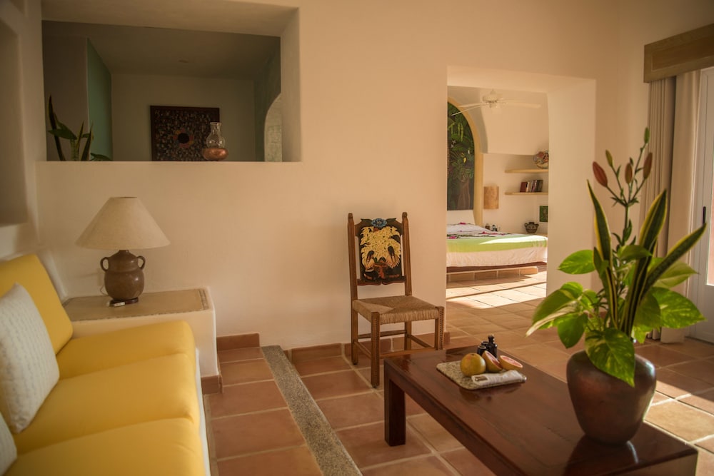 Oceanfront Deluxe Grand Suite - Photo 6