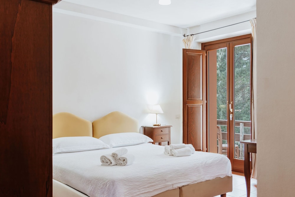 Classic Room, Balcony, Park View