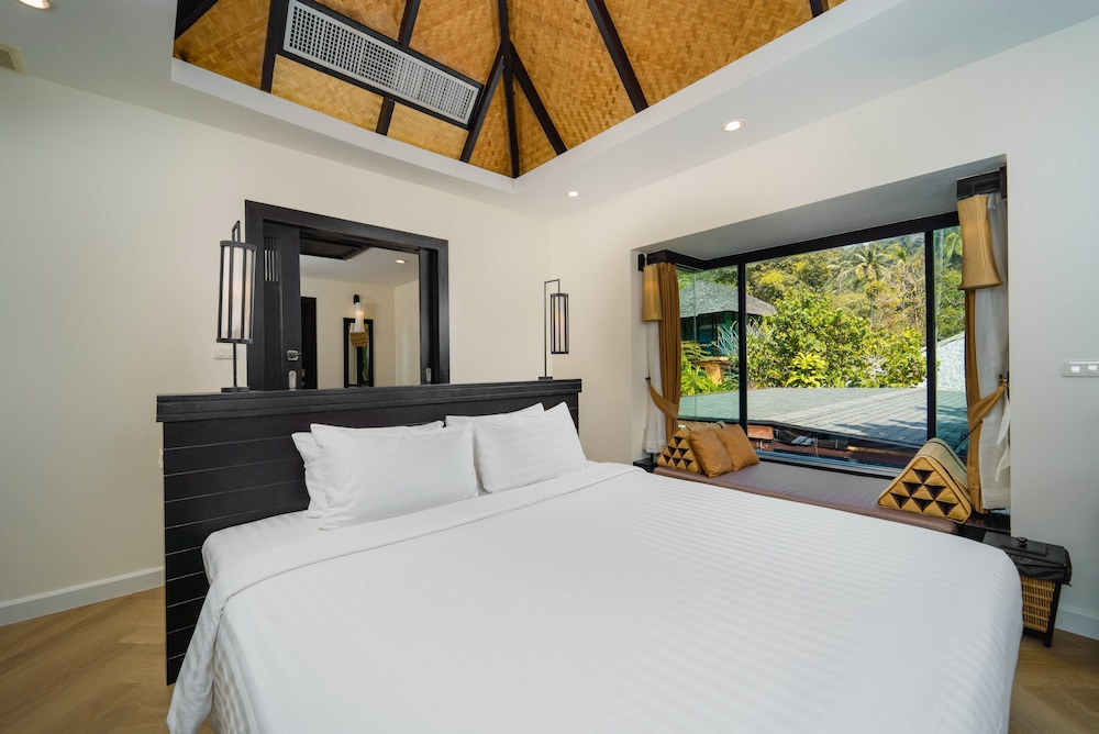 Two-Bedroom Presidential Pool Villa photo 2