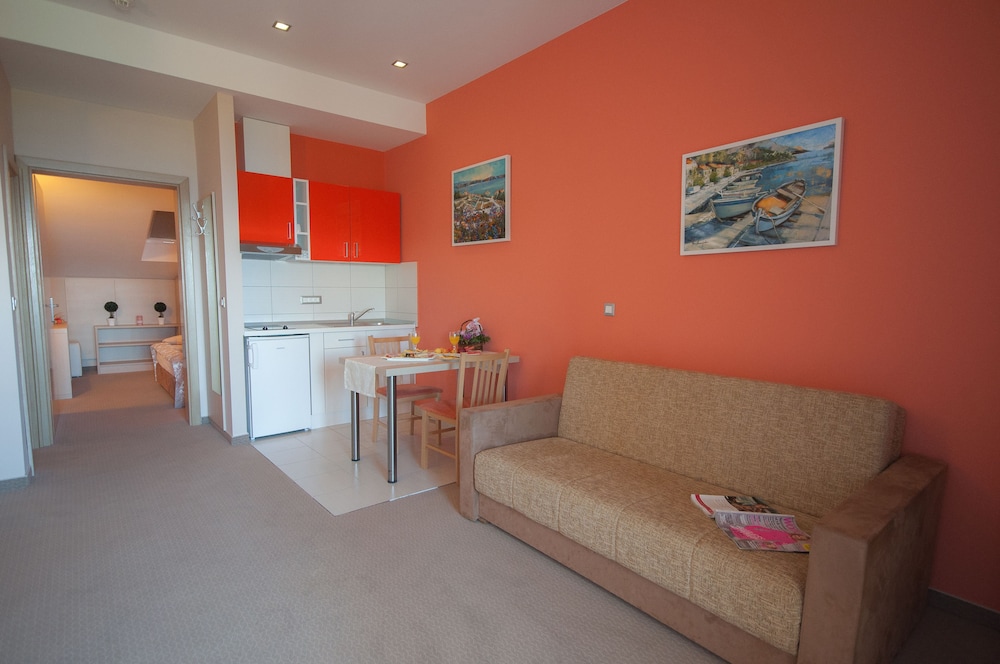 Apartment, Balcony, Sea View - Photo 10