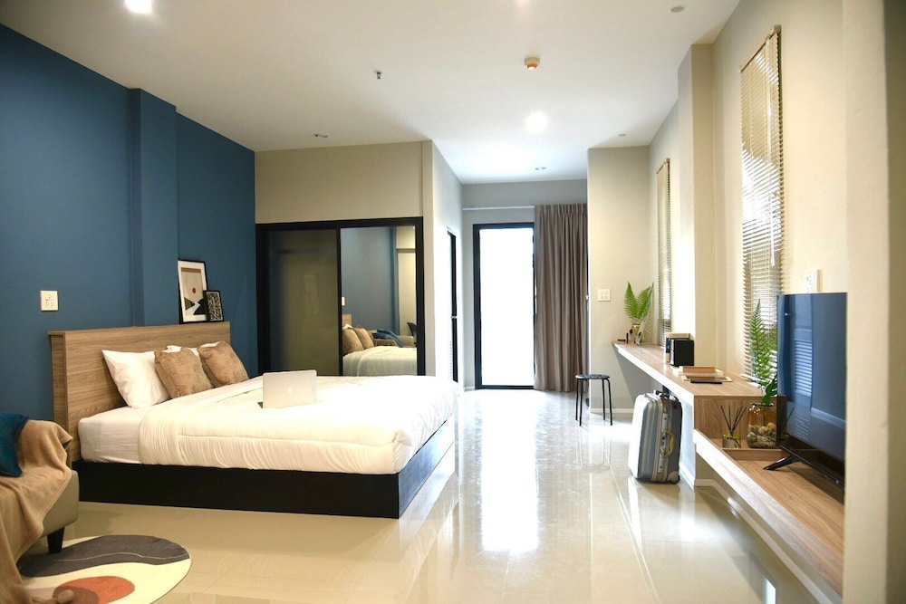 Deluxe Wellness Studio - Photo 1