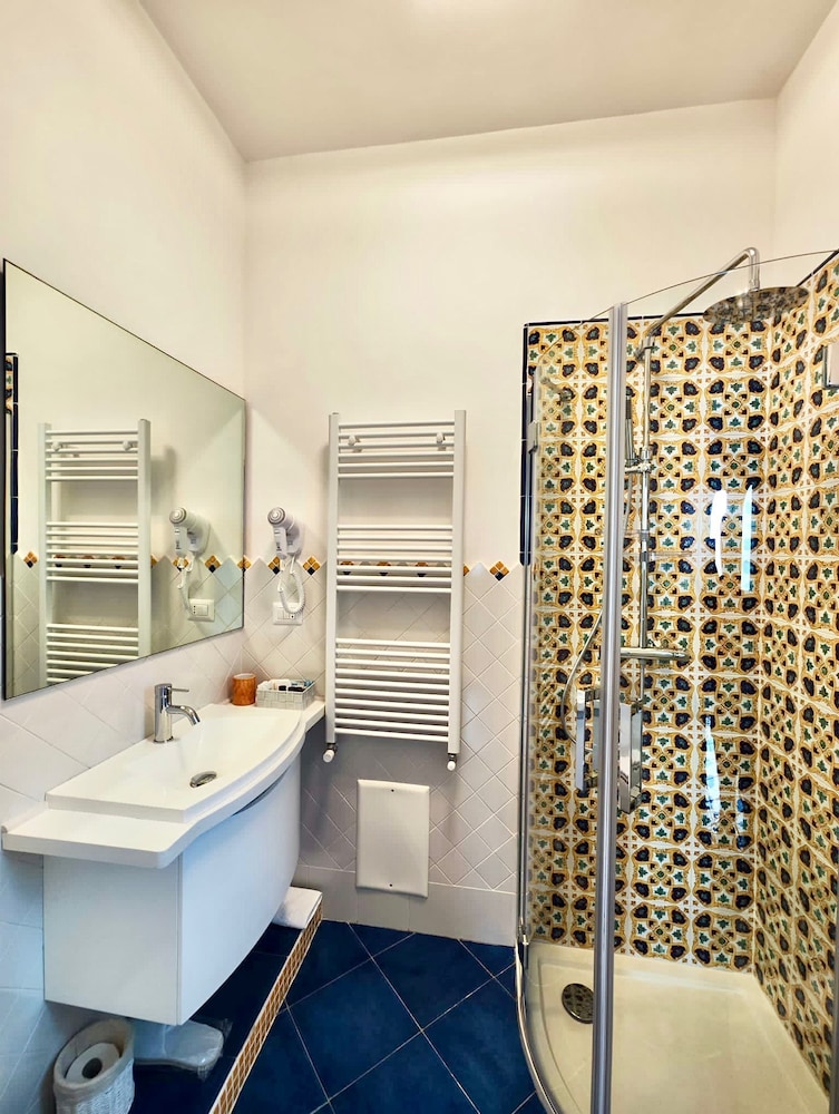 Deluxe Suite photo 2