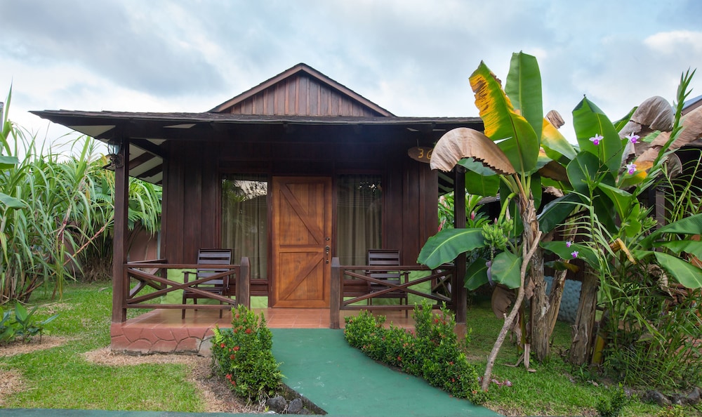 Standard Bungalow, 2 Queen Beds, Mountain View photo 3