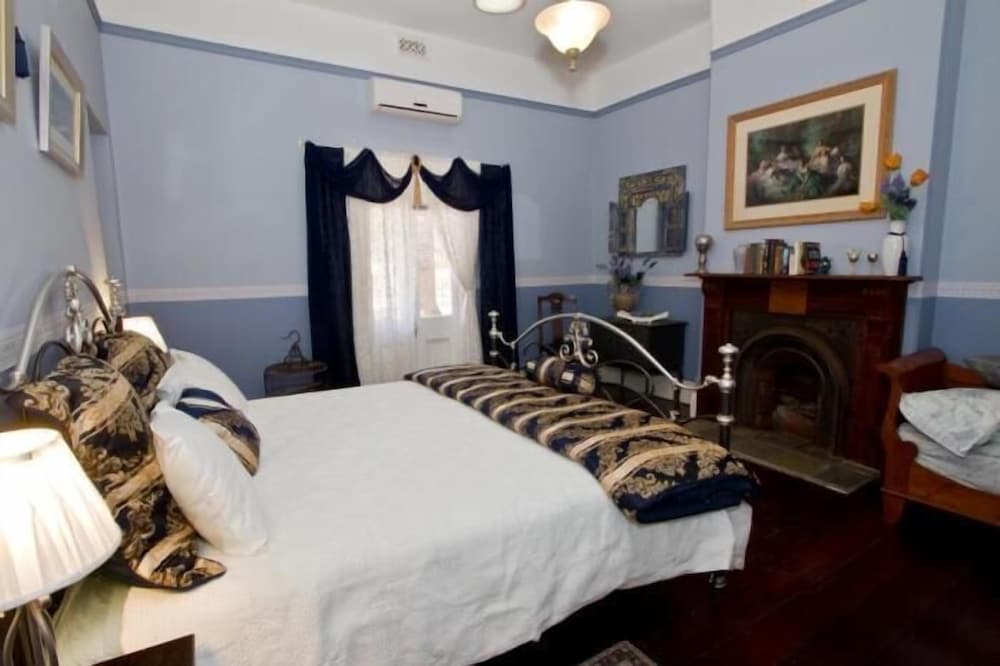 Premier Suite, 1 King Bed, Balcony (Randolph Stow Suite) photo 3