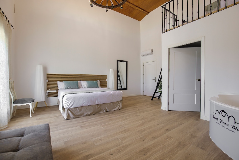 Deluxe Suite, Balcony, Garden View