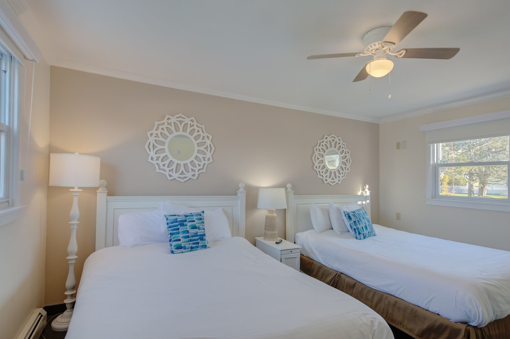 Standard Room, 2 Queen Beds (Downstairs) photo 1