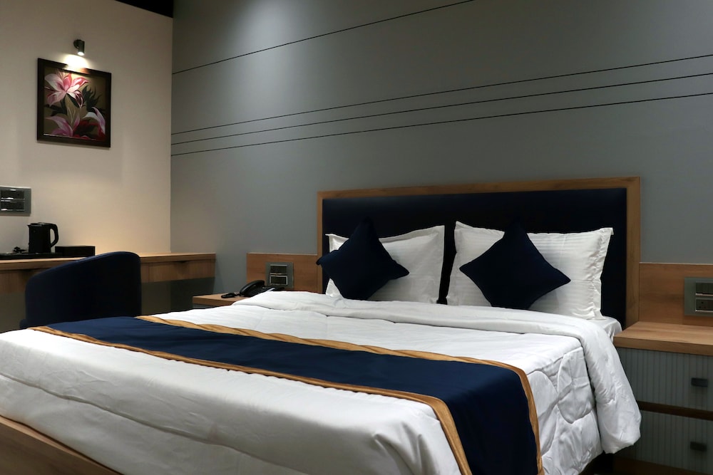 Superior Double Room, City View photo 3