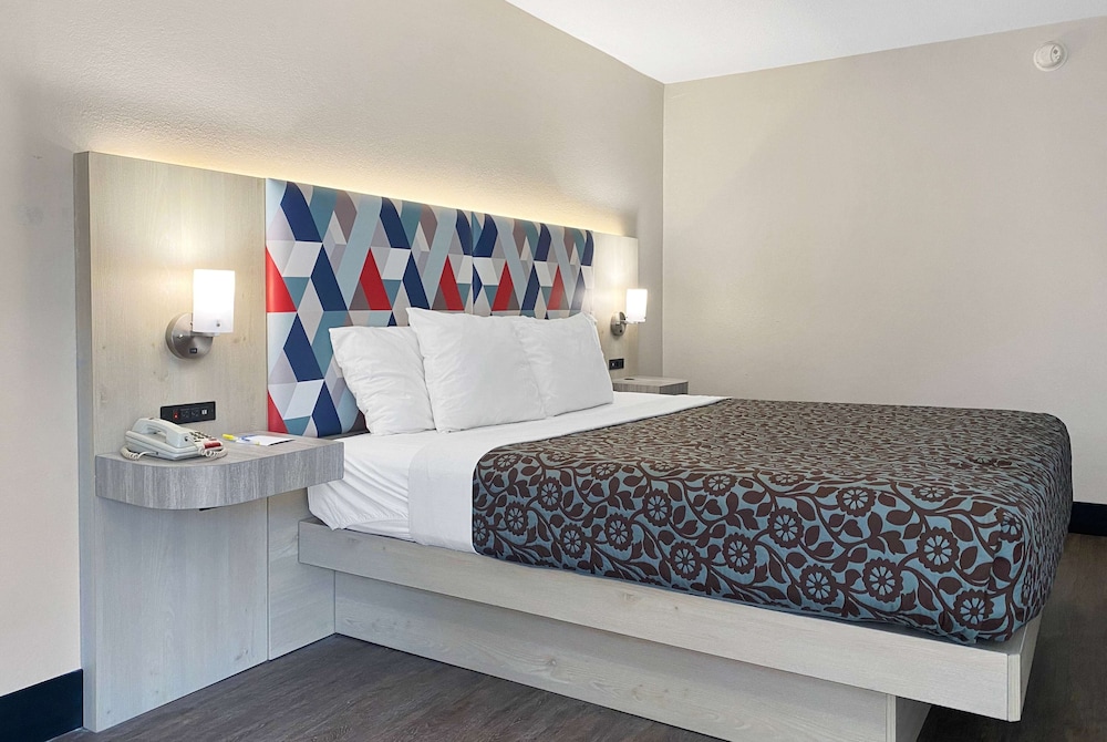 Studio Suite, 1 King Bed, Non Smoking - Photo 1