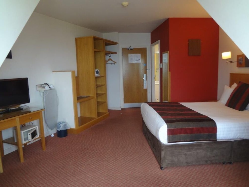 Standard Room, 1 King Bed photo 3