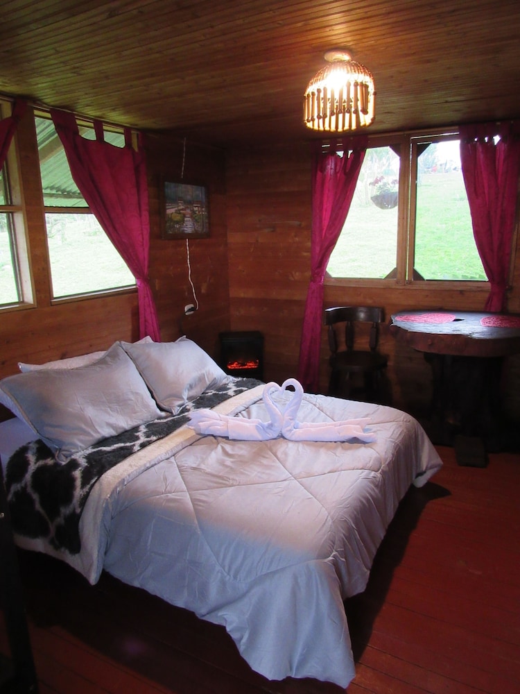 Romantic Cabin, 1 Bedroom, Mountain View, Mountainside photo 2