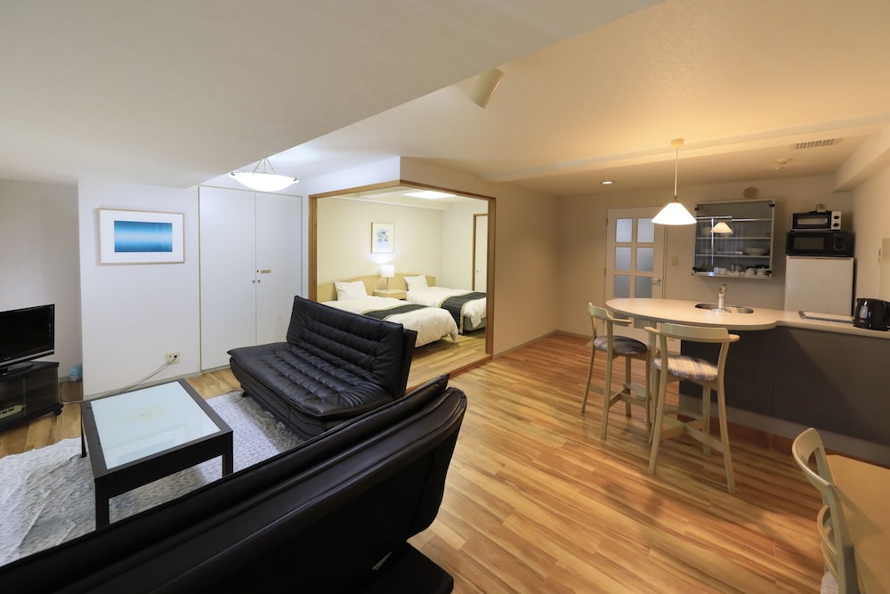 [Non-Smoking] Western Room (2 Beds+2 Sofa Beds)/Ocean View - Photo 5