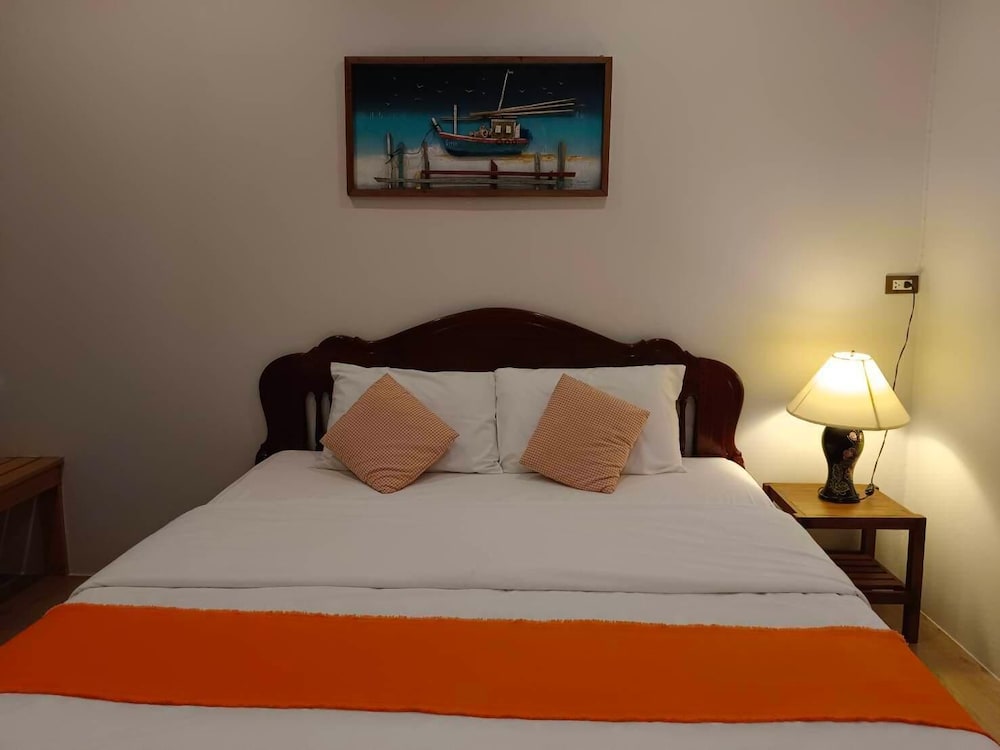Superior Room, 1 King Bed, Non Smoking, Ensuite photo 2