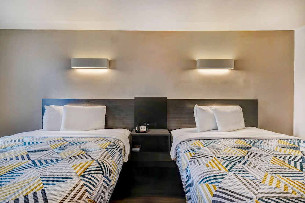 Deluxe Suite, Multiple Beds, Non Smoking - Photo 3
